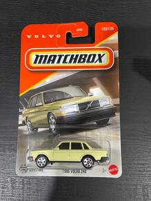 Matchbox 1986 Volvo 240 Cream Yellow