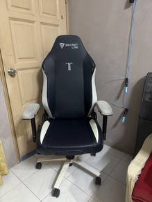 Secretlab TITAN Evo Gaming Chair Navy White