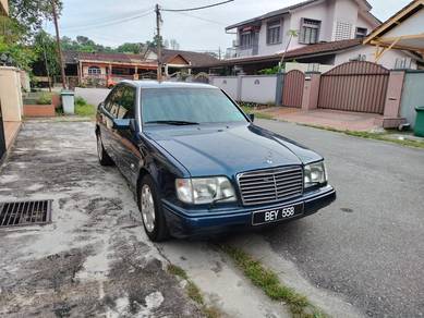 Mercedes Benz 220E  in Kajang, SGR