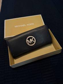 new Authentic Michael Kors wallet
