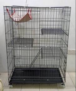 Cat Sangkar Tiga Tingkat