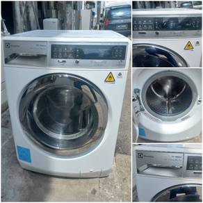 Electrolux front load 2in1 hot washer dryer 10/7