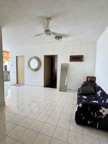 Apartment For Sale in Country Heights