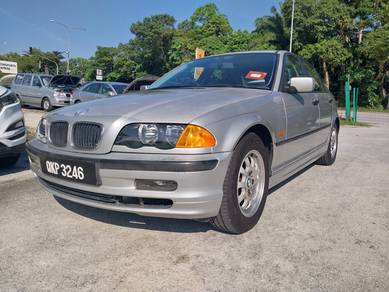 BMW 318i 18i (CKD) in Kuchai Lama, KUL