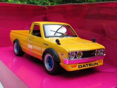 Maisto 1-24 Diecast Car Datsun Pick-Up 620