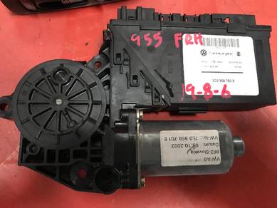 No 19-8-6 Porsche Cayenne 955 FRH Window Motor
