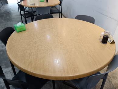 Round wooden table 4 feet