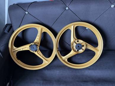 135 V8 sport rim masih baru 3 batang