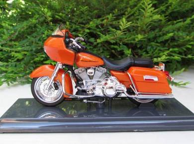 Maisto 1-18 Harley Davidson Bike 2002 Road Glide