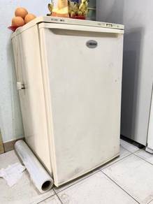 Mistral Peti Ais Beku Freezer Frozen White
