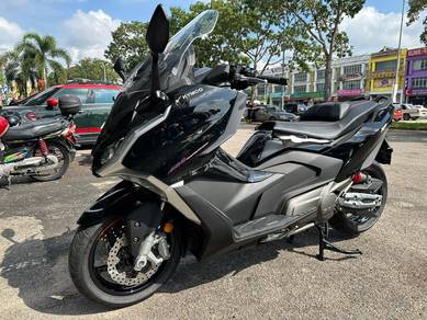 Kymco AK 550