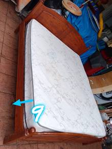 Queen bedframe mattress (wooden)