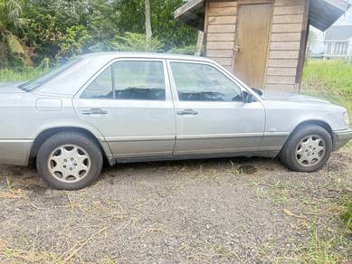 Mercedes Benz 230E in Muar, JHR