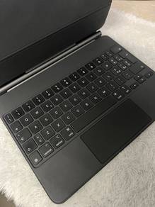 Magnetic Keyboard Case A2261 for iPad 11" (Used)