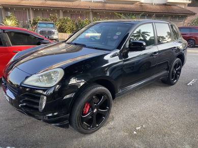 Porsche Cayenne in Ampang Hilir, KUL