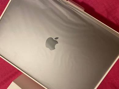 MacBook Air 13.3” (M1, 2020) – 8GB RAM / 256GB SSD