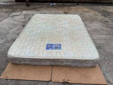 (Kingkoil) 8'' Coil Spring Tilam Queen Mattress
