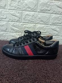 uk9 Gucci Screener Embossed GG Trainer