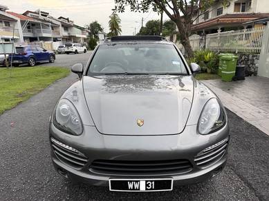 Porsche Cayenne in Old Klang Road, KUL