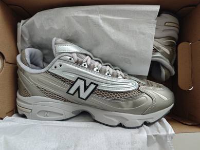 Selling my New Balance 1000 White/Gold in EU 