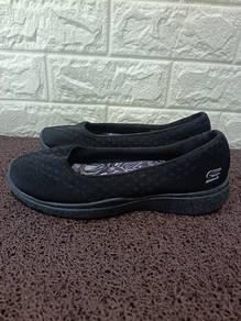 uk4.5 Skechers Slip-On Flats