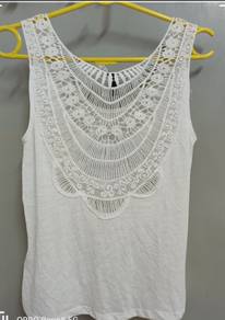 H& M White Lacy Top