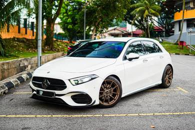 Mercedes Benz A180 180 AMG (CBU) in Desa Petaling, KUL