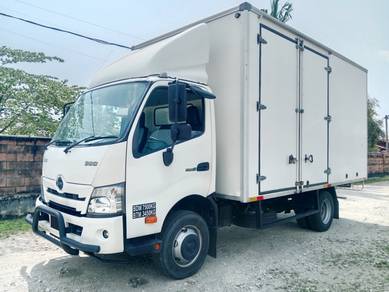 HINO XZC710 BOX 15FT 7500KG TIP TOP LORRY #2289VJk