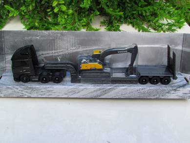 Maisto (7cm) Volvo FH16 With Volvo EC220 Excavator