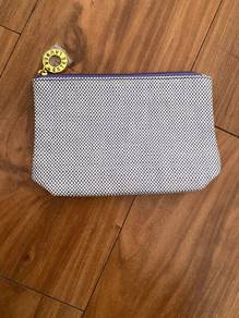 Estée Lauder purple pouch
