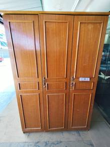 Almari Baju Preloved