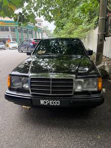 Mercedes Benz 260E in Ampang Hilir, KUL