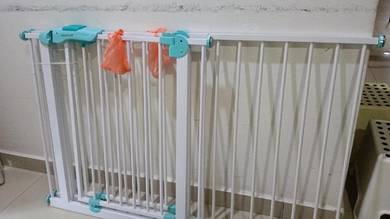 2 units of Baby Safety Gate 75 cm with 1 ext.