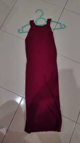 酒红圆领性感修身连衣裙 Gaun leher bulat burgundy seksi dan langsing