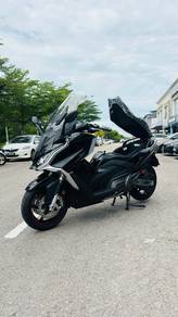 Kymco AK 550
