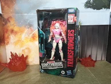 Transformers Earthrise Deluxe Class Arcee