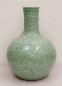 Modern Chinese Celadon Glazed Dragon Vase