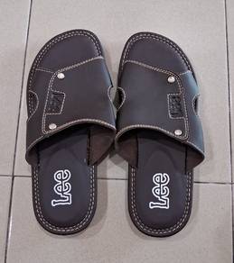 Sandal Lee