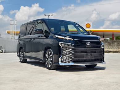 Toyota Voxy S-Z in Plentong, JHR