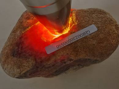 Bongkah Mentah Jadeite Merah Ais Burma (Gred A)