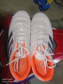 kasut futsal adidas