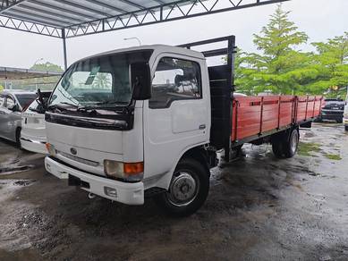 2004 Nissan UD Kargo Cargo 20 Kaki Green Engine