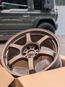 Rays Gramlights 57DR  18 x 8.5JJ ET37 PCD114.3 5