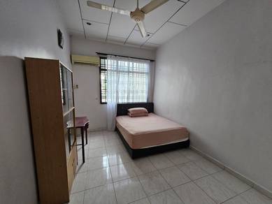 Terraced House For Rent in Cheng,MLK
