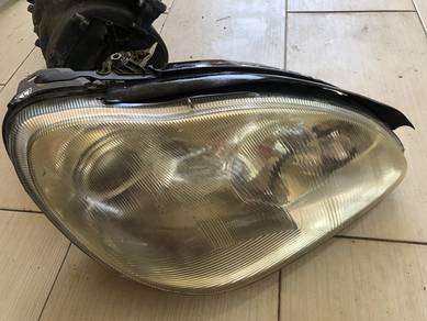 Mercedes W220 Right HeadLight A 220 820 2661