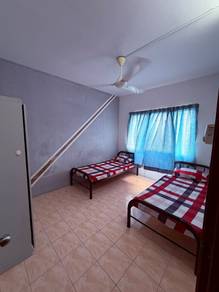 Room in Seri Kembangan, SGR