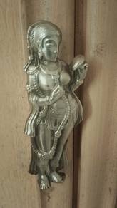 Auntiq door handle