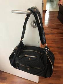 Tods black pashmy sling bag