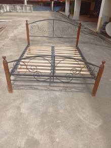Queen Bed