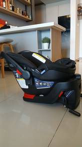 Britax Car Seat Like New (Model E1c732c)